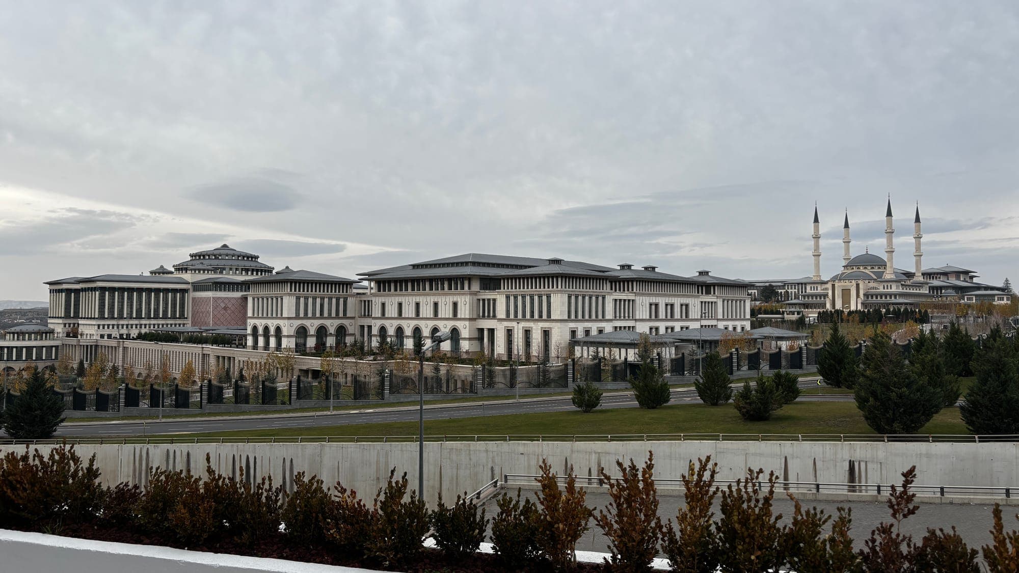 Beştepe külliyesi manzarası — RE/MAX BOSS konumu